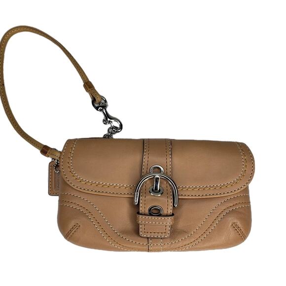 RARE Coach Soho Y2K Tan Leather Buckle Flap Front Zip Wristlet Wallet Mini Bag - Picture 1 of 15